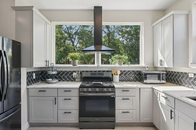 702 GRIFFITH, Terrell, TX 75160