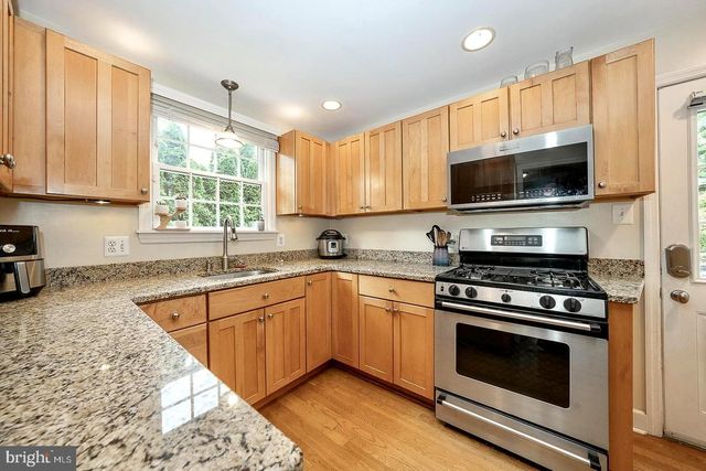 305 EAGLE RD, Wayne, PA 19087