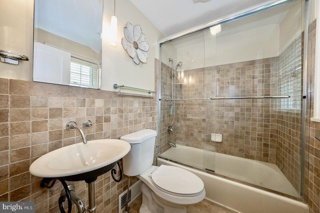 305 EAGLE RD, Wayne, PA 19087