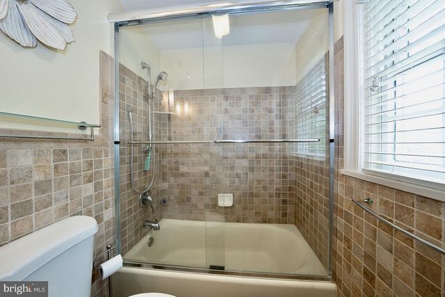 305 EAGLE RD, Wayne, PA 19087