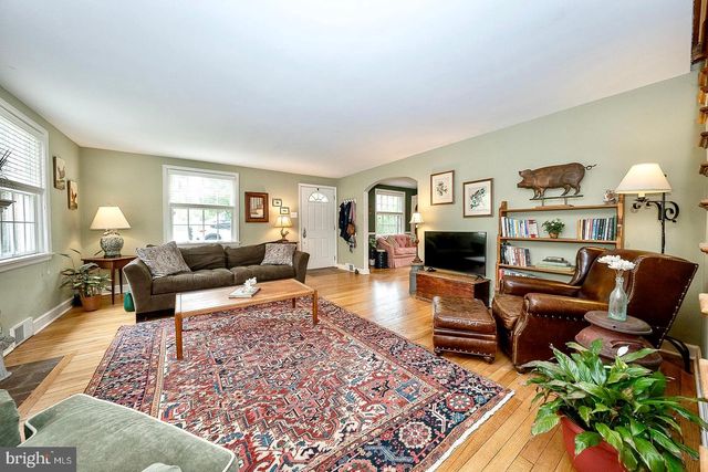 305 EAGLE RD, Wayne, PA 19087
