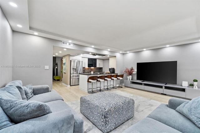 1001 Three Islands Blvd 29, Hallandale Beach, FL 33009