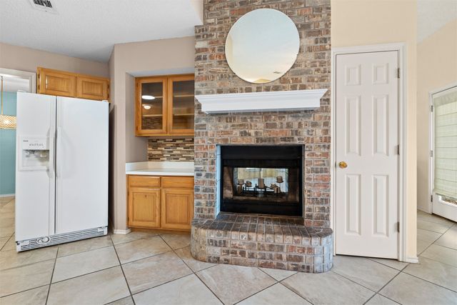 1003 W Lovers Lane, Arlington, TX 76013