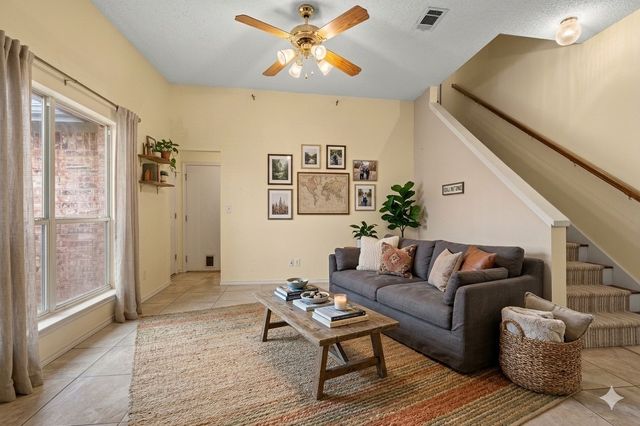 1003 W Lovers Lane, Arlington, TX 76013