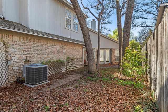 1003 W Lovers Lane, Arlington, TX 76013