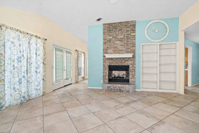 1003 W Lovers Lane, Arlington, TX 76013