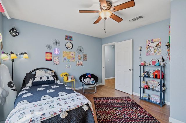 108 San Chez Drive, Lake Kiowa, TX 76240