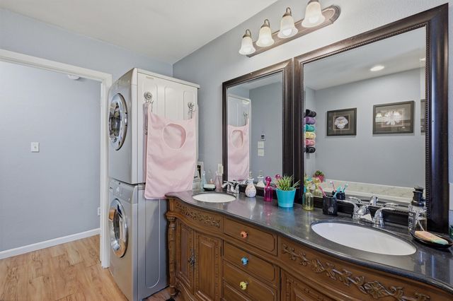 108 San Chez Drive, Lake Kiowa, TX 76240