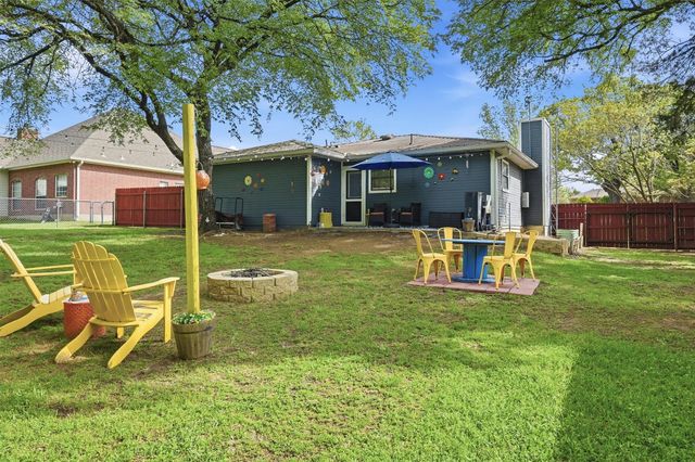 108 San Chez Drive, Lake Kiowa, TX 76240