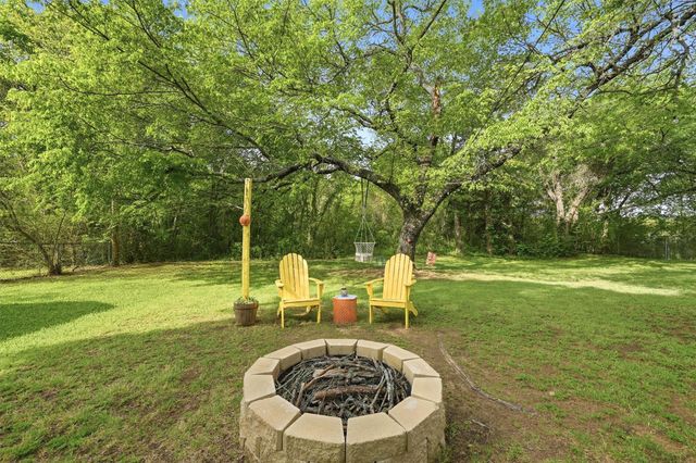 108 San Chez Drive, Lake Kiowa, TX 76240