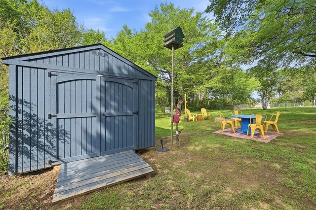 108 San Chez Drive, Lake Kiowa, TX 76240