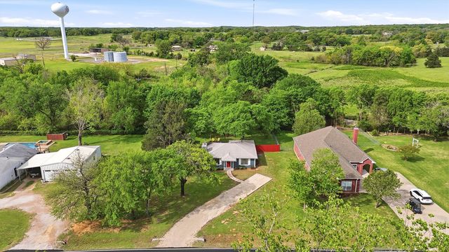 108 San Chez Drive, Lake Kiowa, TX 76240