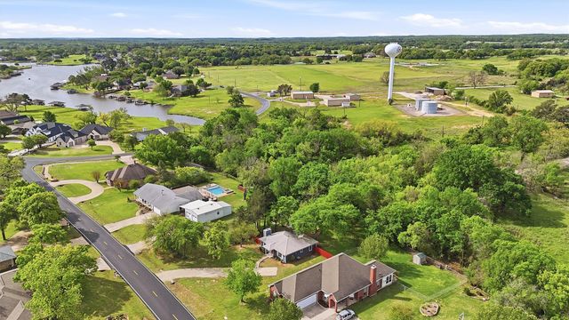 108 San Chez Drive, Lake Kiowa, TX 76240