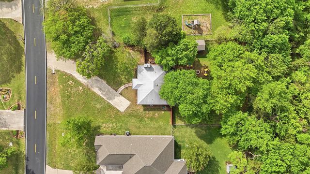 108 San Chez Drive, Lake Kiowa, TX 76240
