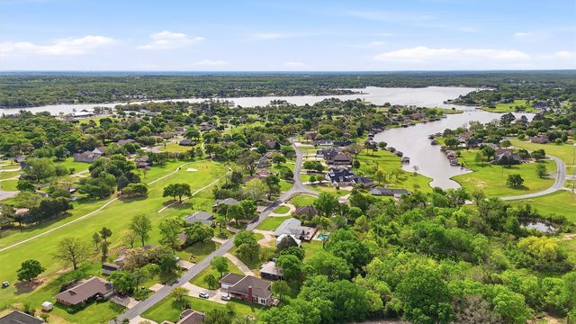 108 San Chez Drive, Lake Kiowa, TX 76240
