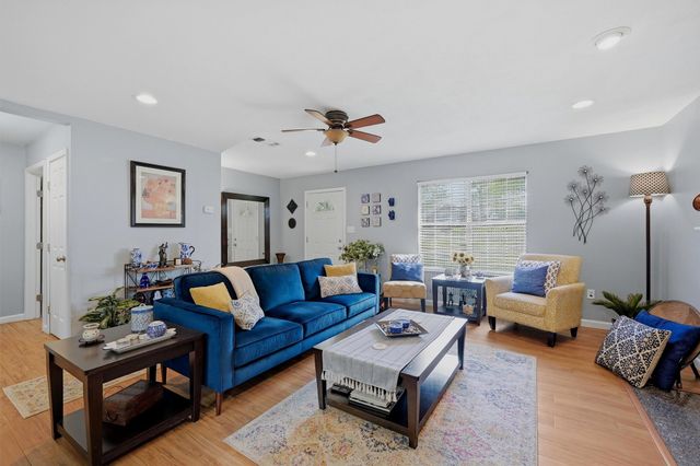108 San Chez Drive, Lake Kiowa, TX 76240