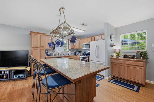 108 San Chez Drive, Lake Kiowa, TX 76240