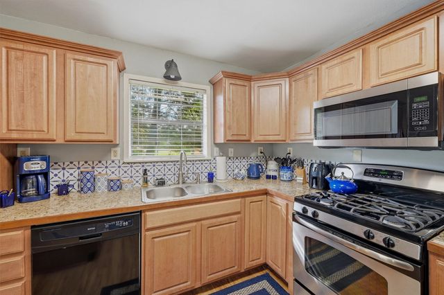 108 San Chez Drive, Lake Kiowa, TX 76240