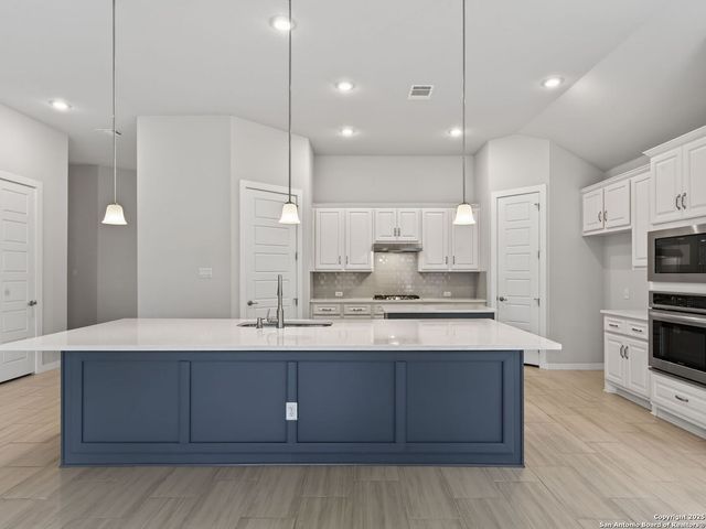 119 Branson, Boerne, TX 78006