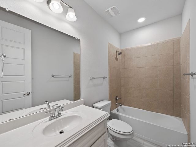 119 Branson, Boerne, TX 78006