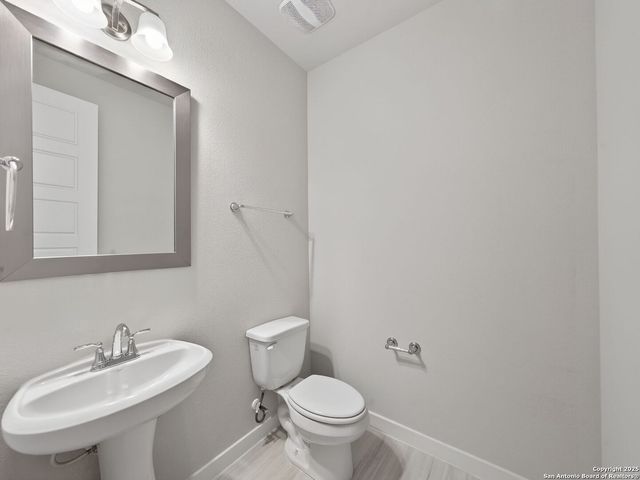 119 Branson, Boerne, TX 78006