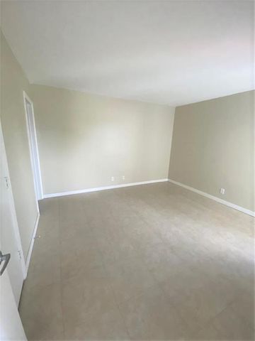 3040 NE 16th Avenue 313, Oakland Park, FL 33334