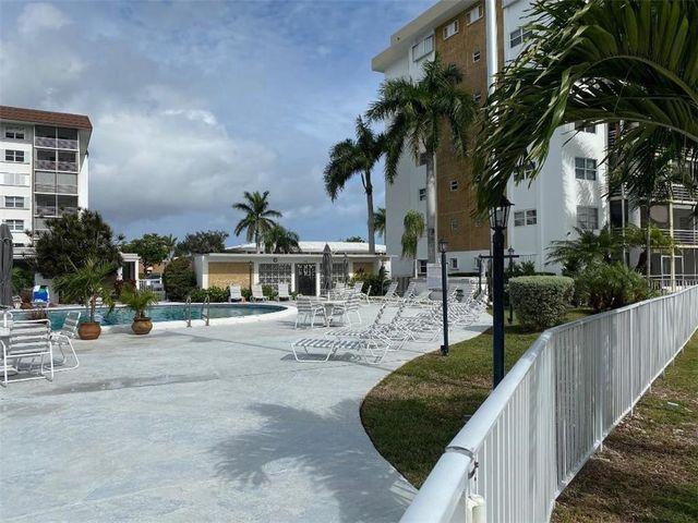 3040 NE 16th Avenue 313, Oakland Park, FL 33334