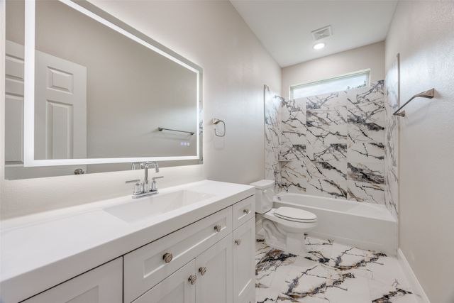 1704 Kings Lane, Commerce, TX 75428