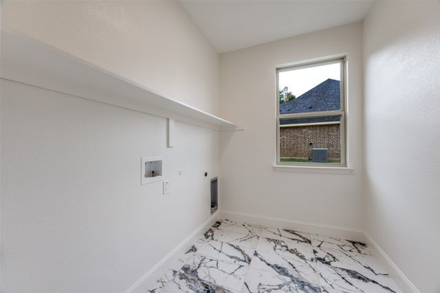 1704 Kings Lane, Commerce, TX 75428