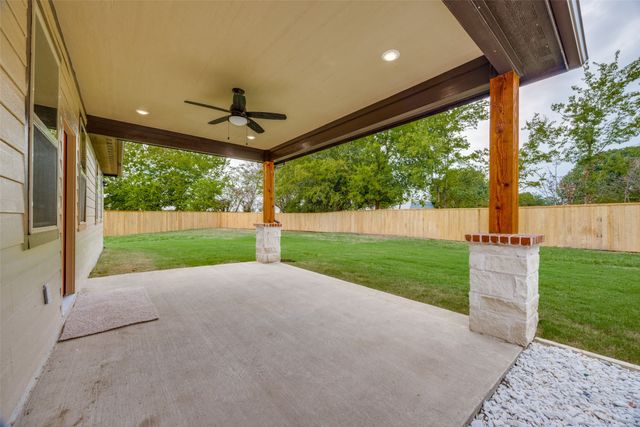 1704 Kings Lane, Commerce, TX 75428