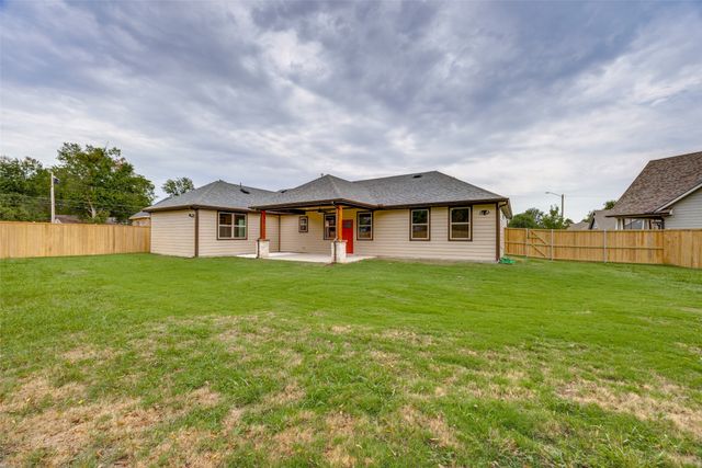1704 Kings Lane, Commerce, TX 75428