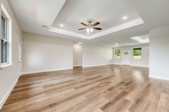 1704 Kings Lane, Commerce, TX 75428