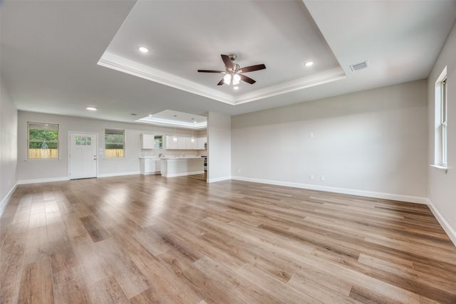 1704 Kings Lane, Commerce, TX 75428