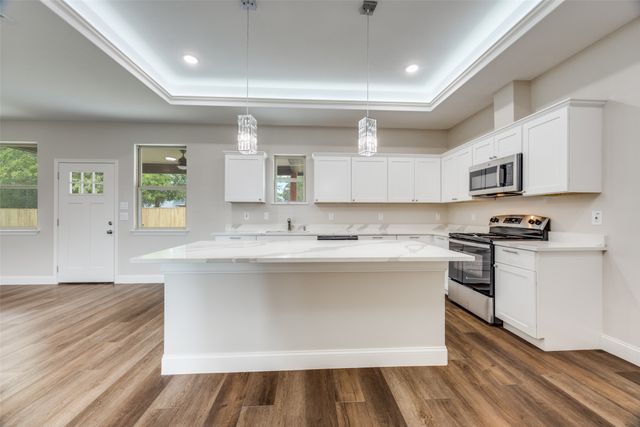 1704 Kings Lane, Commerce, TX 75428