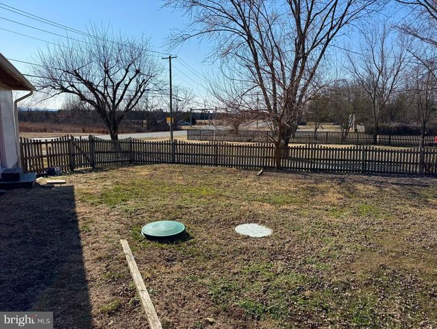 130 WHITE OAK RD, White Post, VA 22663