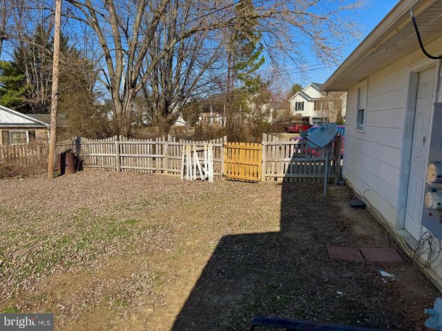 130 WHITE OAK RD, White Post, VA 22663