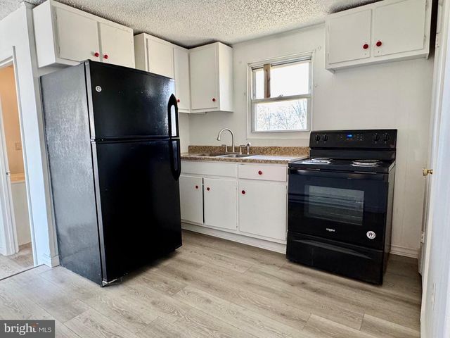 130 WHITE OAK RD, White Post, VA 22663