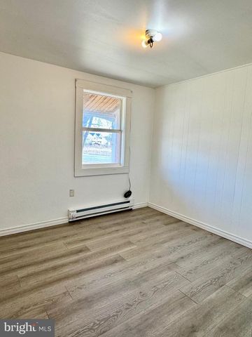 130 WHITE OAK RD, White Post, VA 22663