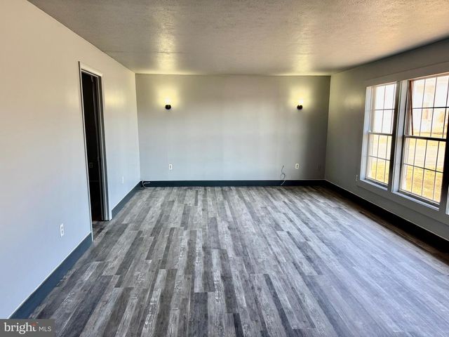 130 WHITE OAK RD, White Post, VA 22663