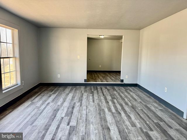 130 WHITE OAK RD, White Post, VA 22663