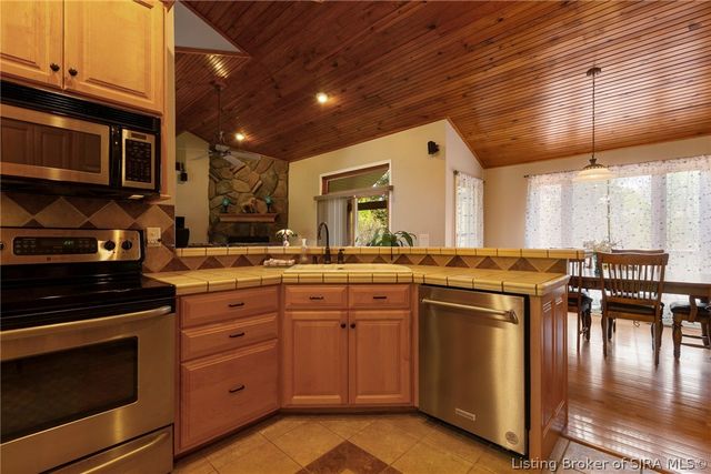 5263 Cedarway Drive NE, Corydon, IN 47112
