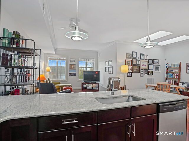 144 East Avenue B404, Norwalk, CT 06851