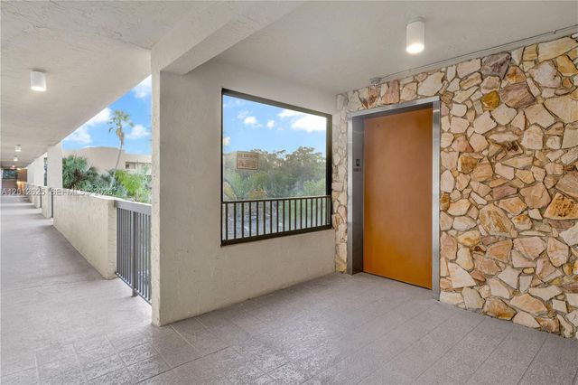 3050 NW 42nd Ave C406, Coconut Creek, FL 33066