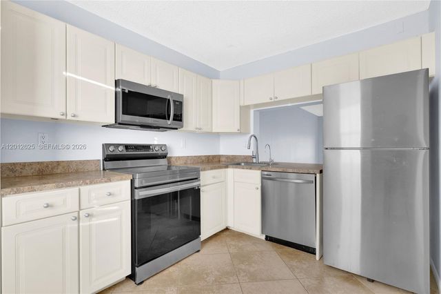 3050 NW 42nd Ave C406, Coconut Creek, FL 33066