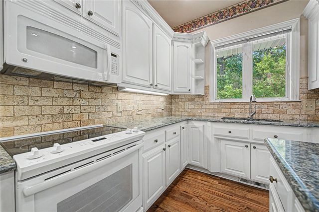 5 Clubhouse Place, Bella Vista, AR 72715