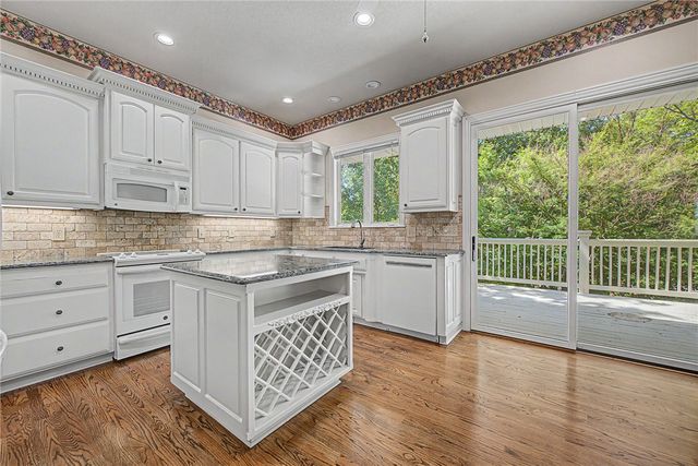 5 Clubhouse Place, Bella Vista, AR 72715