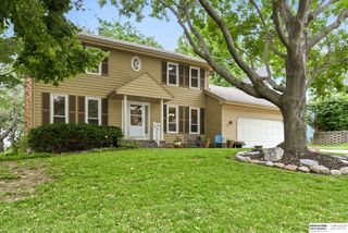 825 Valentine Lane, Papillion, NE 68046