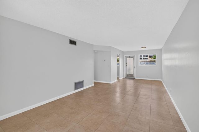 2192 NE 1st Way 104, Boynton Beach, FL 33435