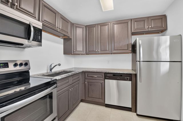 2192 NE 1st Way 104, Boynton Beach, FL 33435