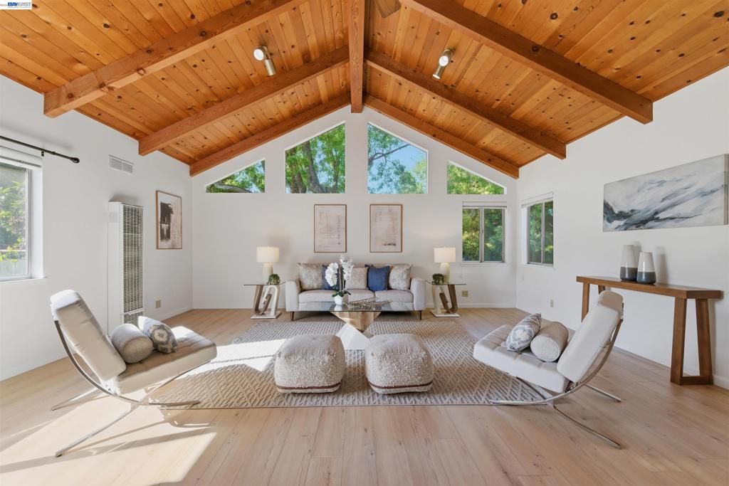 Image 1 of property listing at 3586 Somerset Ave, Castro Valley, CA 94546